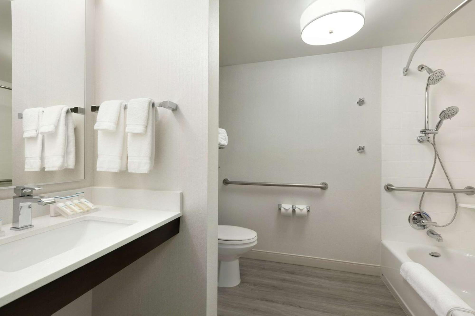 Hilton Garden Inn Купертино Экстерьер фото