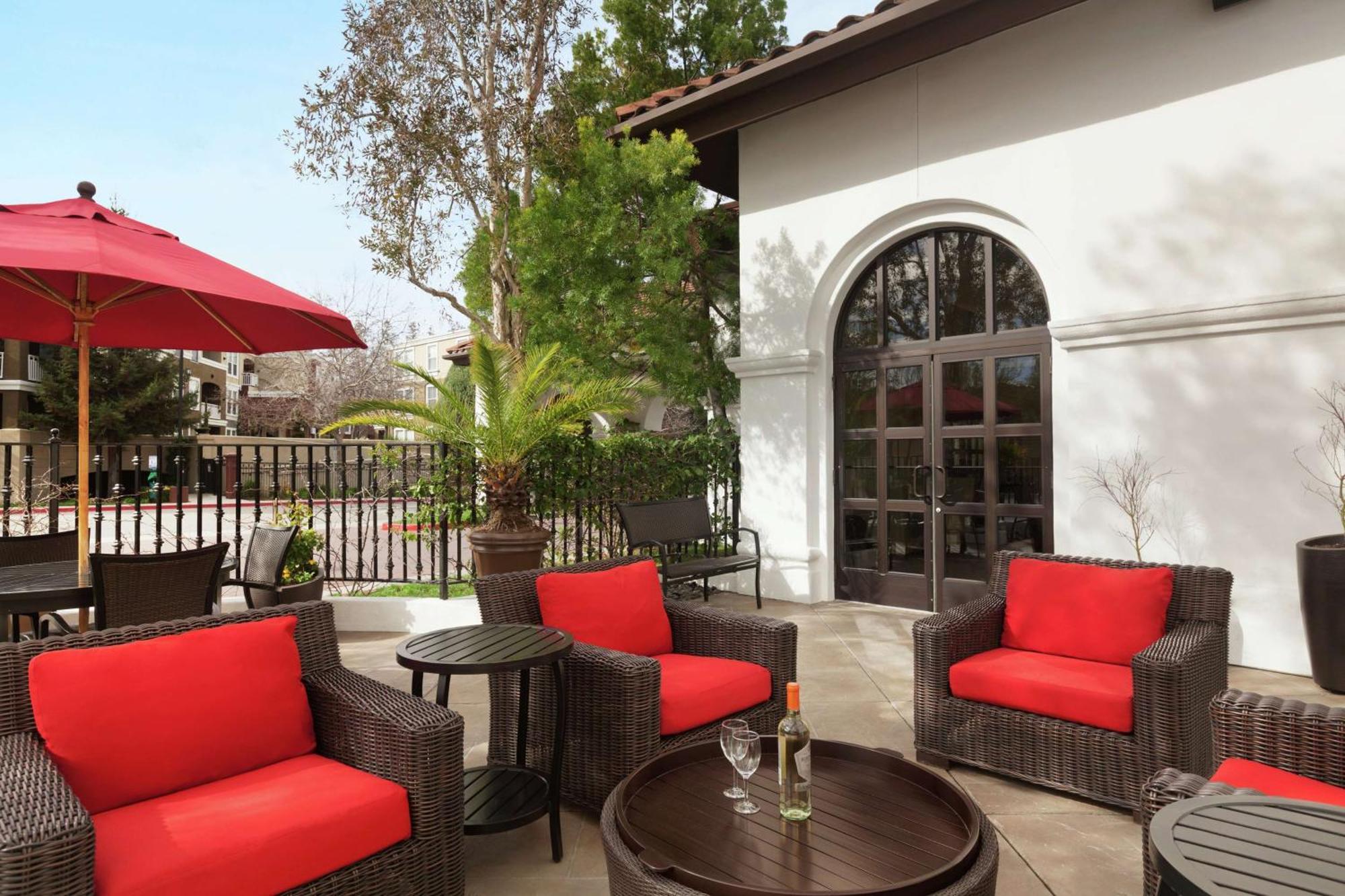 Hilton Garden Inn Купертино Экстерьер фото