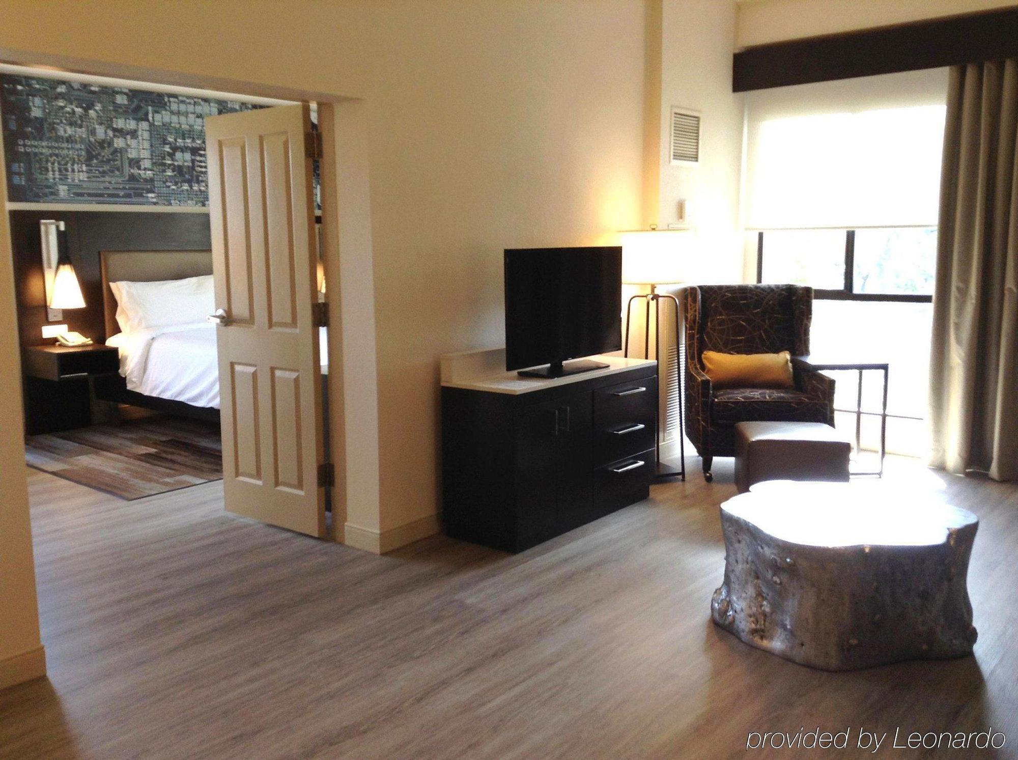 Hilton Garden Inn Купертино Экстерьер фото