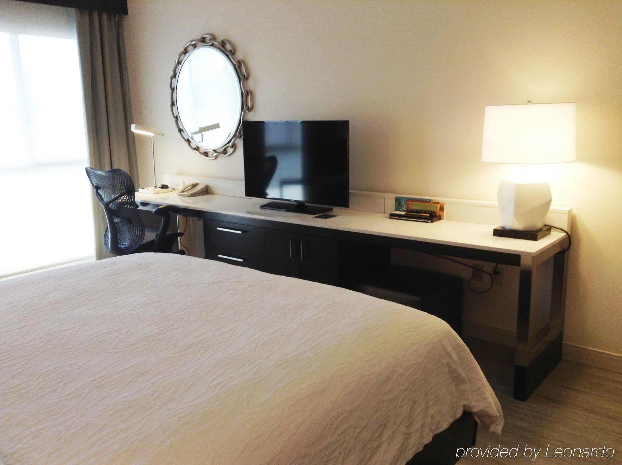 Hilton Garden Inn Купертино Экстерьер фото